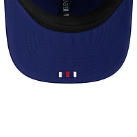 Casquette ajustable New Era Navy Shield Merchandise 2025 Sideline 9SEVENTY Trucker pour homme