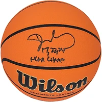 Ballon de basket Wilson NCAA EVO NXT taille 6, réplique dédicacée par Dawn Staley des Gamecocks de Caroline du Sud, avec inscription « 17, 22, 24 NCAA Champs ».