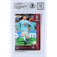 Carte de recrue Auto 10 authentique signée Gavi de l'équipe nationale espagnole Panini Instant FIFA 2022. Le Golden Boy espagnol fait sa marque contre le Maroc #95 #/1378. Les fanatiques de Beckett ont été témoins de la carte de recrue Auto 10 authentifiée.