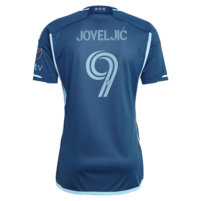 Maillot de joueur adidas Dejan Joveljic bleu marine Sporting Kansas City 2025 Diamonds Our Forever Authentic pour homme