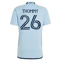 Maillot de joueur réplique adidas Erik Thommy Sporting Kansas City 2024 Hoops 4.0 bleu clair pour homme
