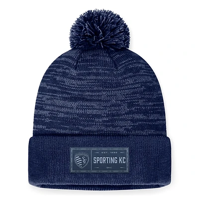 Bonnet en tricot à revers discret Fanatics Heather Navy Sporting Kansas City pour hommes avec pompon