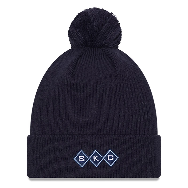 Bonnet en tricot à revers et revers en jersey New Era Sporting Kansas City bleu marine avec pompon pour hommes