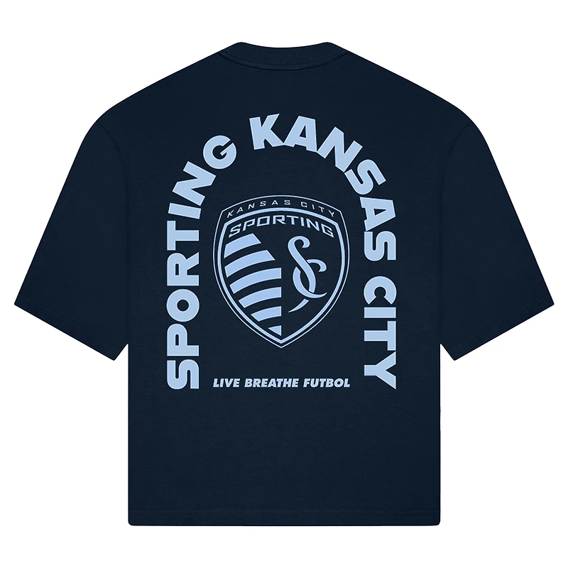 T-shirt unisexe Live Breathe Futbol bleu marine Sporting Kansas City Tunnel
