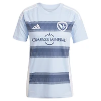 Maillot réplique de joueur adidas Daniel Salloi bleu clair Sporting Kansas City 2025 One KC pour femme