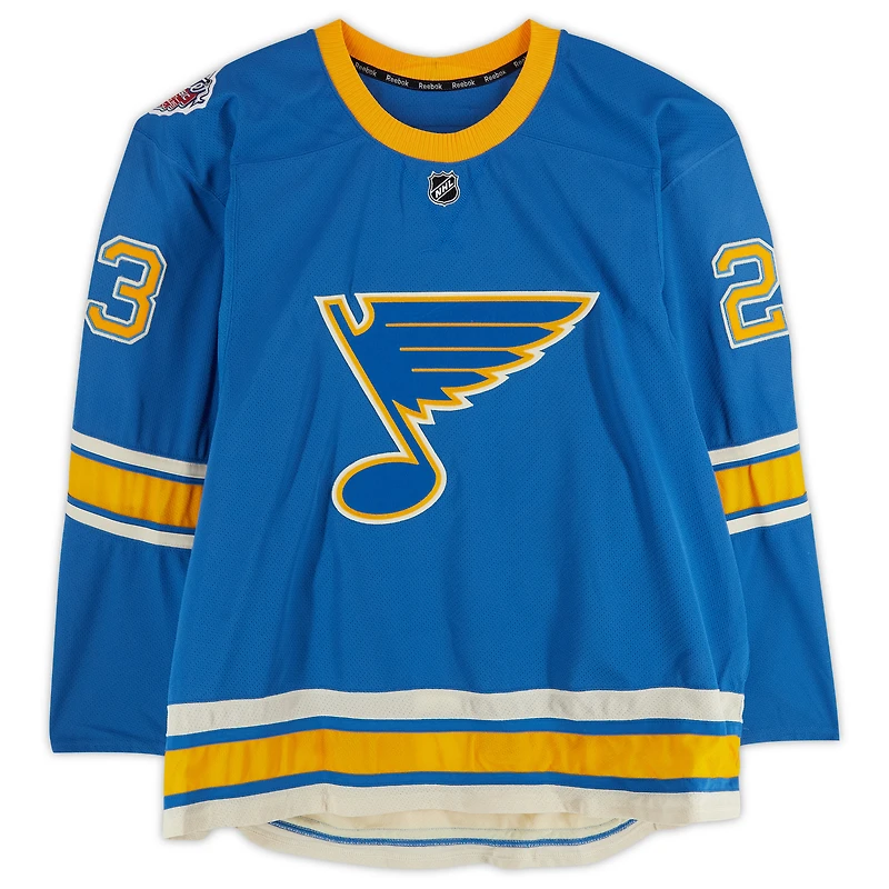 Maillot Reebok bleu n° 23 porté par Dmitrij Jaskin (Blues de St. Louis) lors de l'entraînement contre les Blackhawks de Chicago le 2 janvier 2017 - Classique hivernale de la LNH - Porté pendant l'échauffement