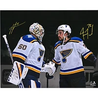 Photographie autographiée de 16" x 20" de Jordan Binnington et Justin Faulk des Blues de St. Louis