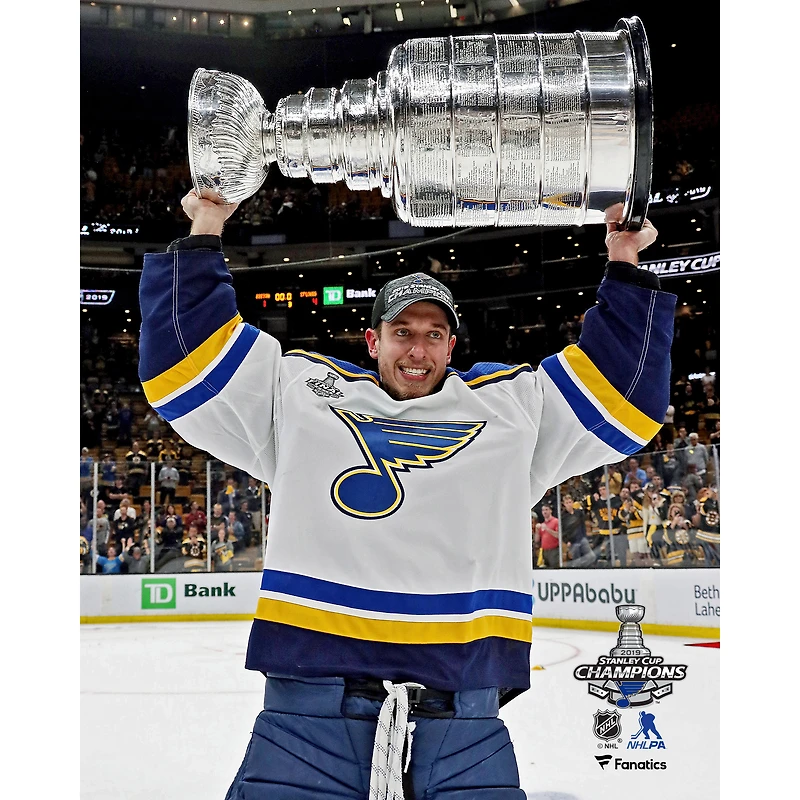 Jordan Binnington St. Louis Blues Photographie non signée de la Coupe Stanley 2019 Champions Raising Cup