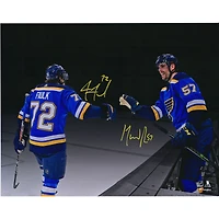 Photo Spotlight autographiée de Justin Faulk et David Perron des Blues de Saint-Louis (40,6 x 50,8 cm)