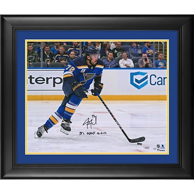 Photo encadrée et autographiée de Justin Faulk (Blues de Saint-Louis), format 40,6 x 50,8 cm, prise lors du match d'ouverture, avec inscription « Début à STL le 2 octobre 2019 » - Édition limitée à 19 exemplaires