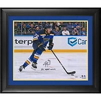 Photo encadrée et autographiée de Justin Faulk (Blues de Saint-Louis), format 40,6 x 50,8 cm, prise lors du match d'ouverture, avec inscription « Début à STL le 2 octobre 2019 » - Édition limitée à 19 exemplaires
