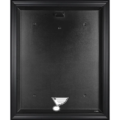 Vitrine de présentation du maillot avec logo encadré noir des Blues de St. Louis