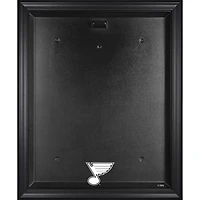 Vitrine de présentation du maillot avec logo encadré noir des Blues de St. Louis