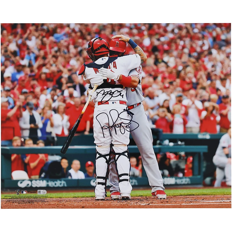 Photo dédicacée de 40 x 50 cm (16 x 20 pouces) d'Albert Pujols et Yadier Molina, joueurs des Cardinals de Saint-Louis.