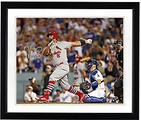 Photo autographiée 16'' x 20'' d'Albert Pujols, joueur des Cardinals de Saint-Louis, célébrant son 700e coup de circuit (Fanatics Authentic)