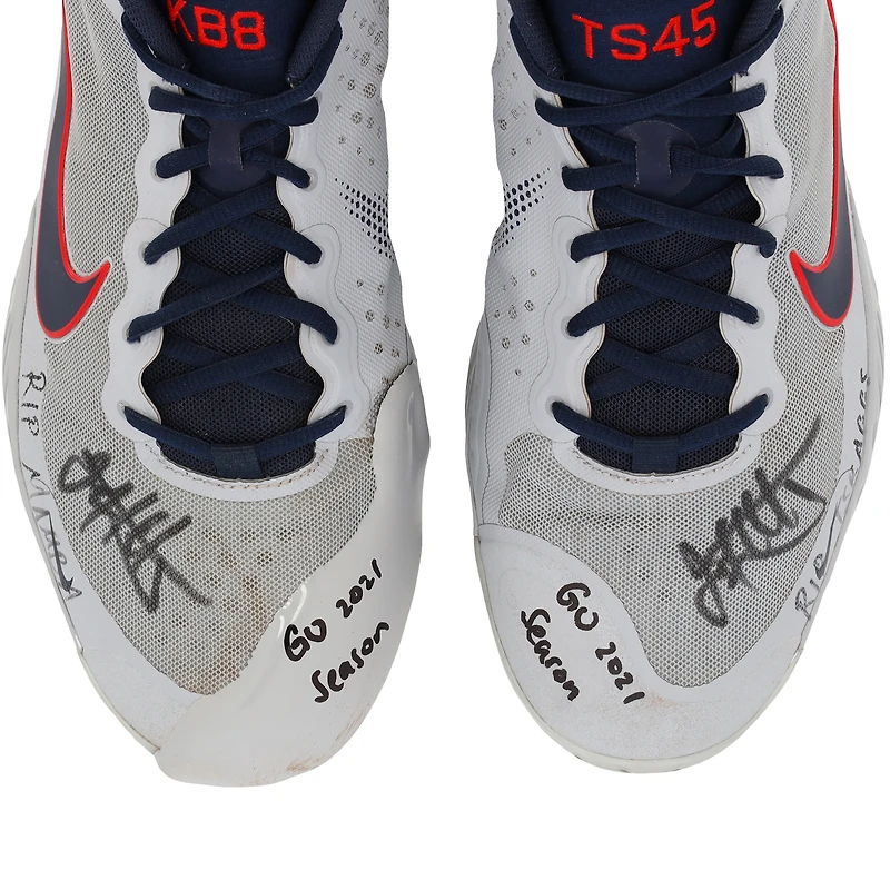 Jack Flaherty a autographié des chaussures Nike grises et bleu marine utilisées lors du match de la saison 2021 de la MLB avec les inscriptions « Game-Used »