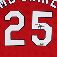 Maillot d'entraînement au bâton rouge Mitchell & Ness autographié par Mark McGwire des Cardinals de Saint-Louis