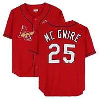 Maillot d'entraînement au bâton rouge Mitchell & Ness autographié par Mark McGwire des Cardinals de Saint-Louis