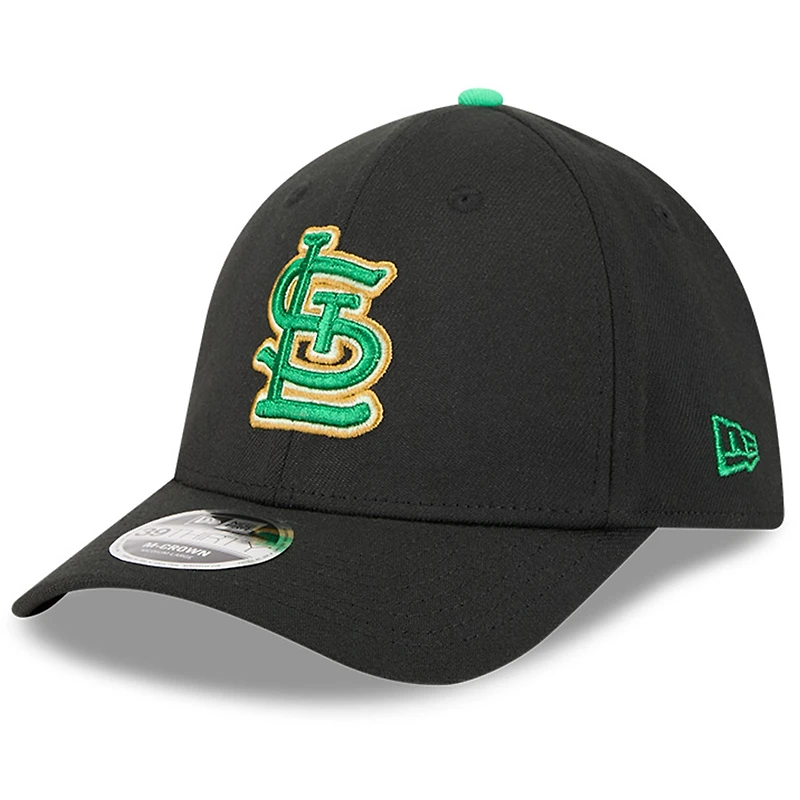 Casquette New Era Flex noire pour homme, modèle 39THIRTY, édition spéciale Saint-Patrick 2026 des Cardinals de Saint-Louis