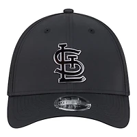 Casquette New Era noire pour homme, modèle St. Louis Cardinals, 39THIRTY M-Crown Flex, métallisée.
