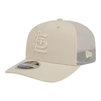 Casquette trucker ajustable New Era COOLERA 9SEVENTY, beige clair, coloris St. Louis Cardinals, pour homme.