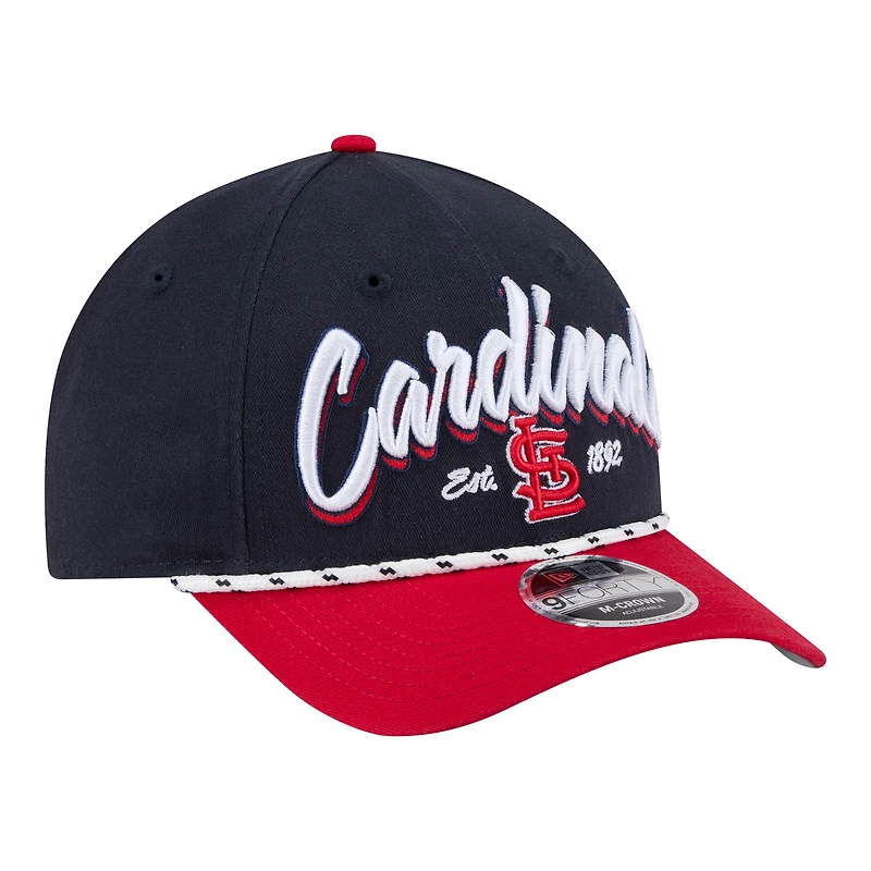 Casquette ajustable New Era 9FORTY M-Crown bleu marine/rouge pour homme, aux couleurs des Cardinals de Saint-Louis.