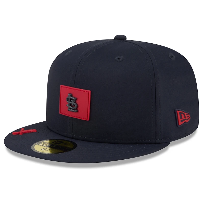 Casquette ajustée New Era Clubhouse 59FIFTY bleu marine pour homme, modèle St. Louis Cardinals 2026