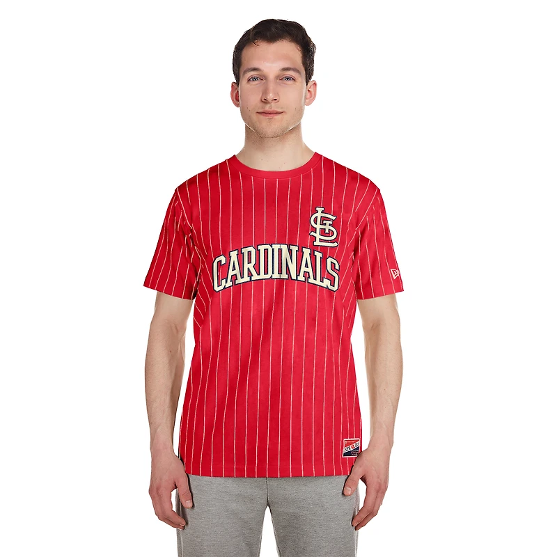 T-shirt New Era rouge à rayures rétro des Cardinals de Saint-Louis pour homme