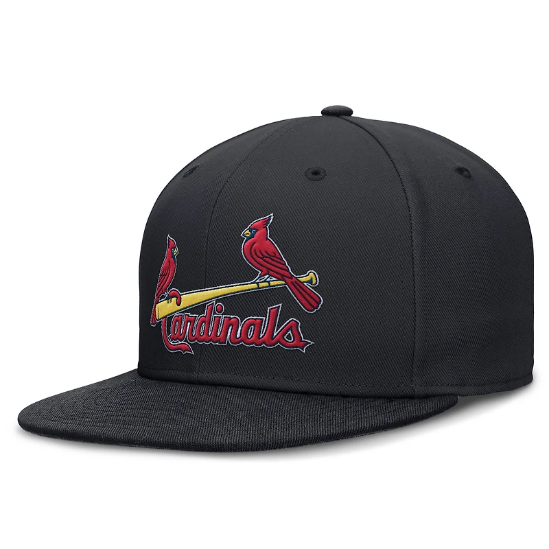 Casquette ajustée Nike bleu marine pour homme, logo St. Louis Cardinals, technologie Dri-FIT, visière ronde.
