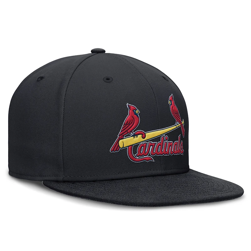 Casquette ajustée Nike bleu marine pour homme, logo St. Louis Cardinals, technologie Dri-FIT, visière ronde.