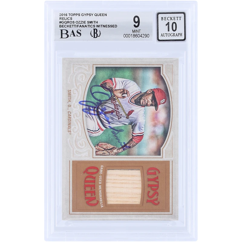 Carte Topps GQ GU Relic 2016 autographiée par Ozzie Smith (St. Louis Cardinals) #GQR-OS, authentifiée Beckett Fanatics Witnessed (9/10).