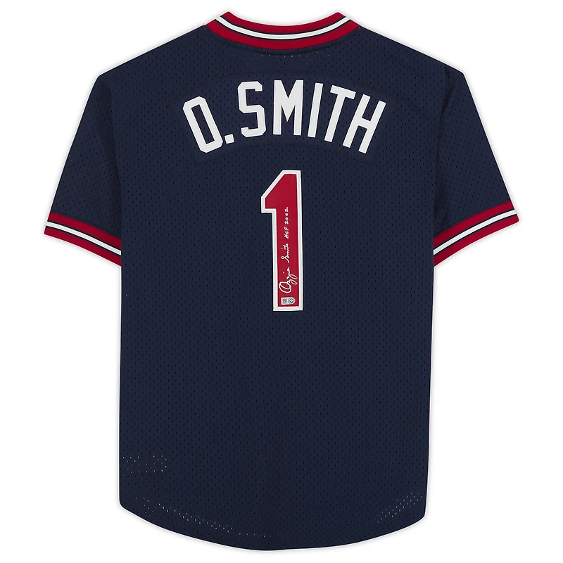 Maillot authentique Mitchell & Ness bleu marine autographié par Ozzie Smith des Cardinals de Saint-Louis, avec inscription « HOF 2002 ».