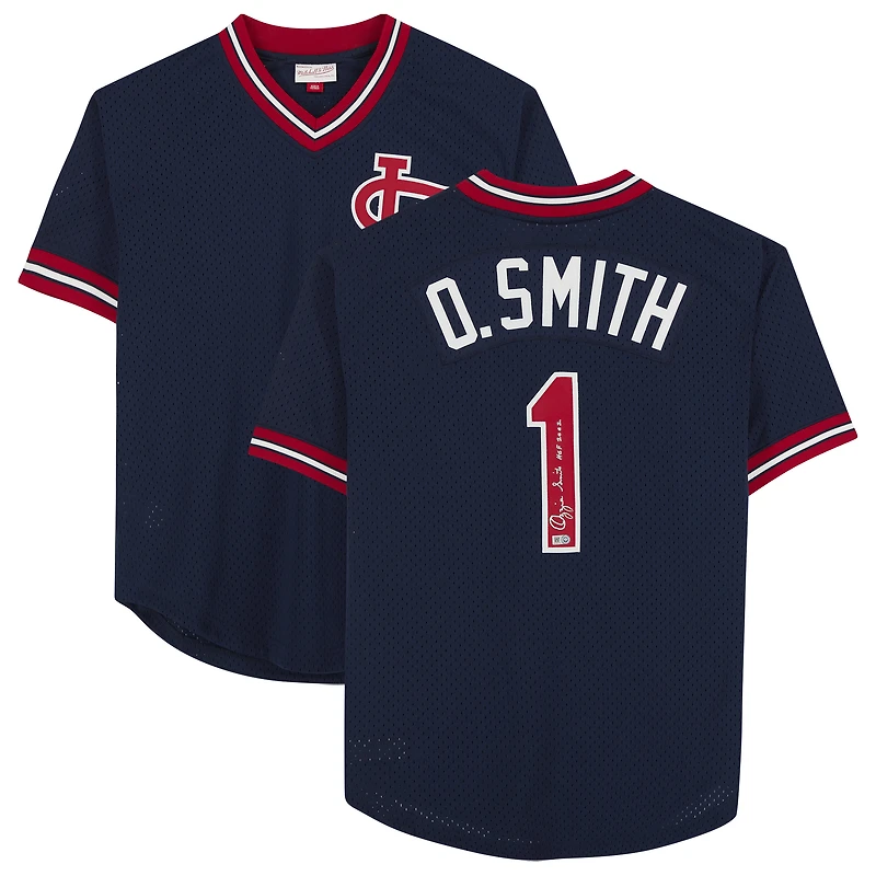Maillot authentique Mitchell & Ness bleu marine autographié par Ozzie Smith des Cardinals de Saint-Louis, avec inscription « HOF 2002 ».