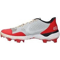 Crampons Nike gris et rouges autographiés par Paul Goldschmidt, portés en match par les Cardinals de Saint-Louis lors de la saison 2024 de la MLB.