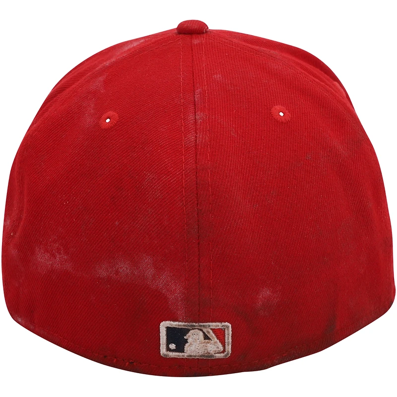 Casquette rouge autographiée par Paul Goldschmidt des Cardinals de St. Louis utilisée lors du match de la saison 2022 de la MLB avec plusieurs inscriptions