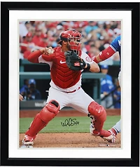 Photo verticale autographiée de Willson Contreras, receveur des Cardinals de Saint-Louis (40,6 x 50,8 cm).