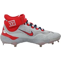 Crampons Nike gris et rouges portés en match par Willson Contreras (Cardinals de Saint-Louis) lors de la saison 2025 de la MLB, avec inscription « Portés en match