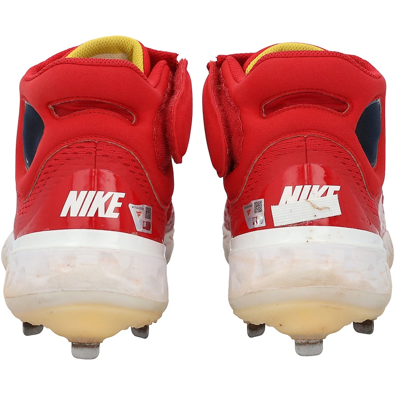 Crampons Nike rouges autographiés et portés en match par Willson Contreras des Cardinals de Saint-Louis lors de la saison 2025 de la MLB, avec inscription « Portés en match » - NF70443559-60