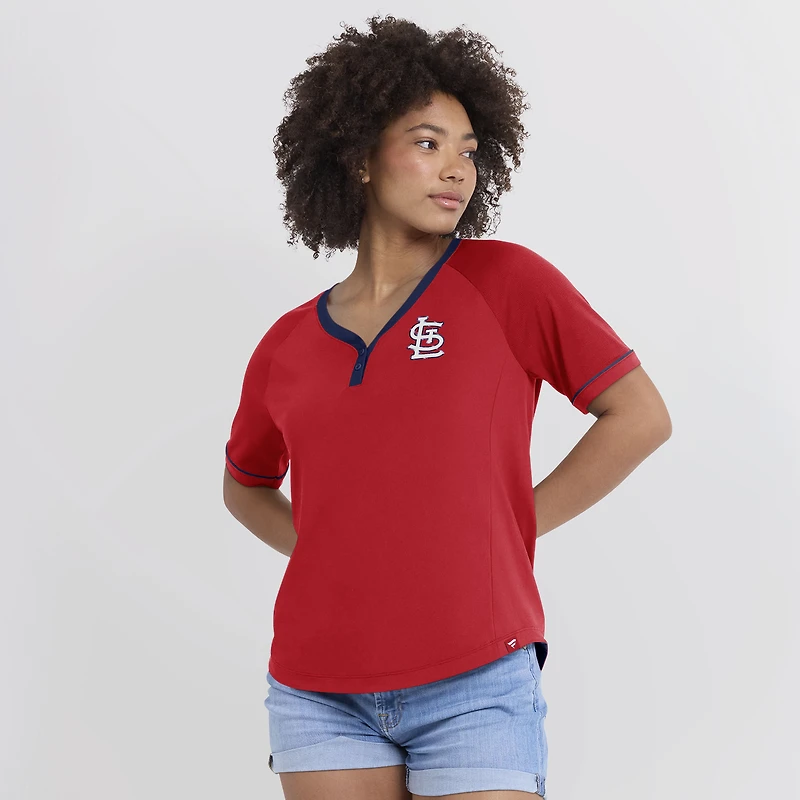 T-shirt à col en V raglan rouge pour femme avec logo Diva Star de la Ligue des Cardinals St. Louis
