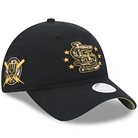 Casquette réglable 9TWENTY pour la Journée des Forces armées 2024 New Era noire des Cardinals de Saint-Louis pour femme