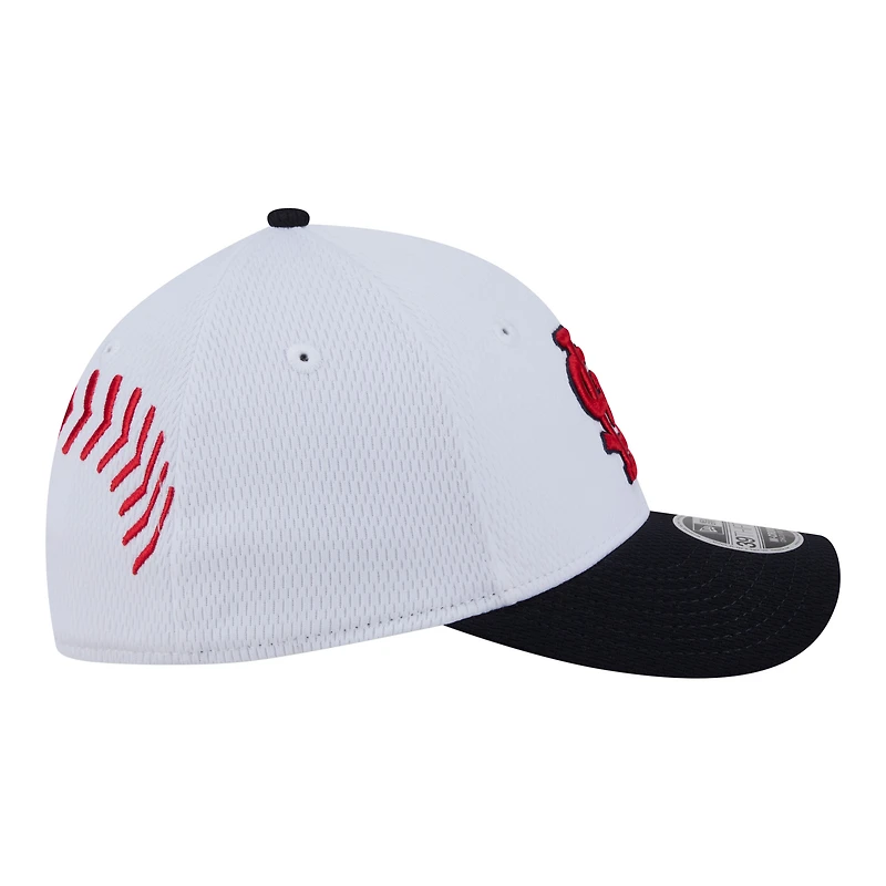 Casquette New Era Flex blanche et rouge pour jeunes des Cardinals de Saint-Louis (modèle 39THIRTY M-Crown).