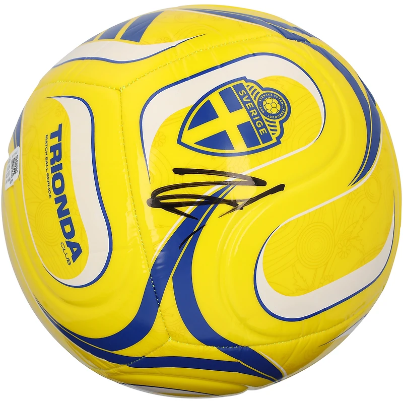 Ballon de football jaune de l'équipe nationale suédoise, autographié par Zlatan Ibrahimovic