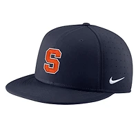 Casquette ajustée Nike pour homme, bleu marine Syracuse Orange Aero True Baseball Performance