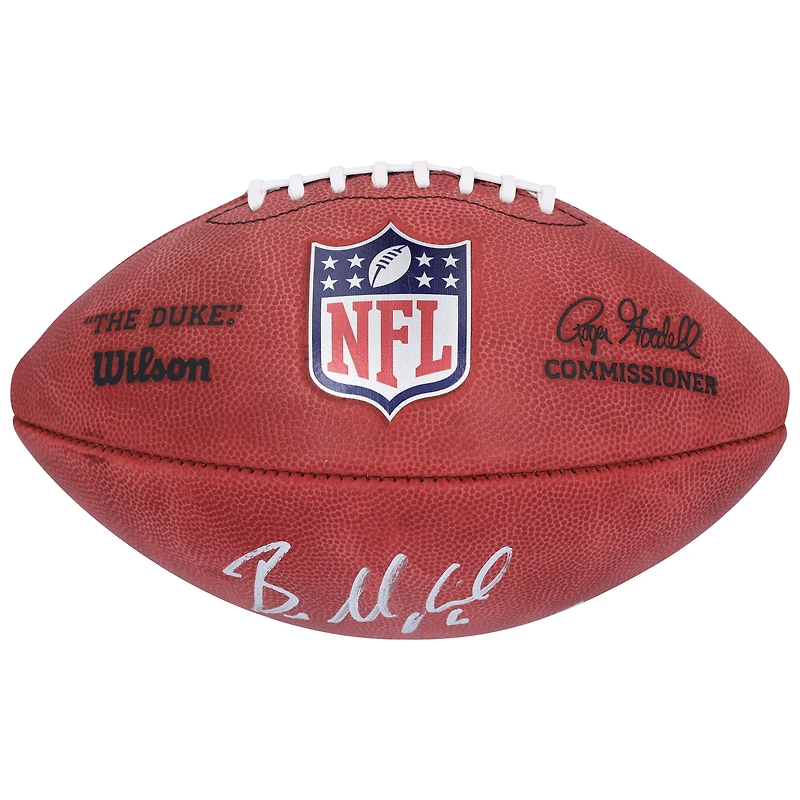 Ballon de football Wilson Duke en couleur, autographié par Baker Mayfield et Emeka Egbuka, des Buccaneers de Tampa Bay.