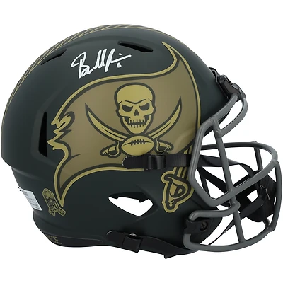 Casque réplique Riddell Speed ​​2025 Salute To Service, autographié par Baker Mayfield (Buccaneers de Tampa Bay)