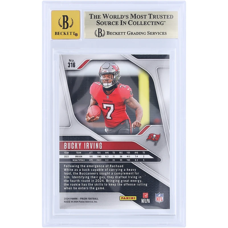 Carte de recrue autographiée de Bucky Irving (Tampa Bay Buccaneers) Panini Prizm 2024 n° 316, certifiée par Fanatics Witnessed (note : 9,5/10).