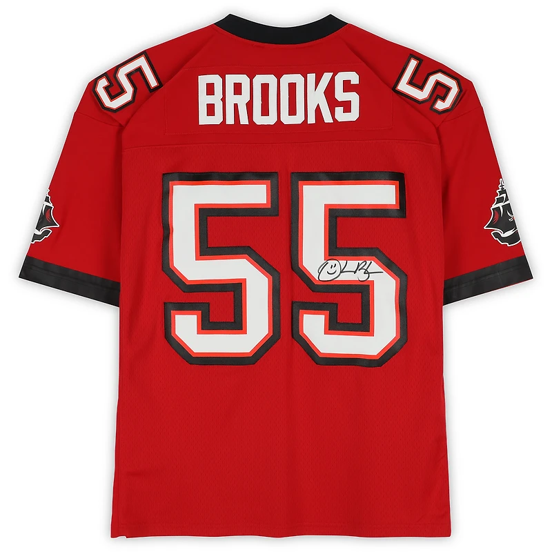 Maillot réplique rouge Mitchell & Ness 2002 autographié par Derrick Brooks des Buccaneers de Tampa Bay