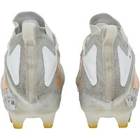 Crampons blancs adidas autographiés par Emeka Egbuka des Buccaneers de Tampa Bay lors de la saison NFL 2025-26, avec inscriptions « Utilisés en match » et « Saison recrue