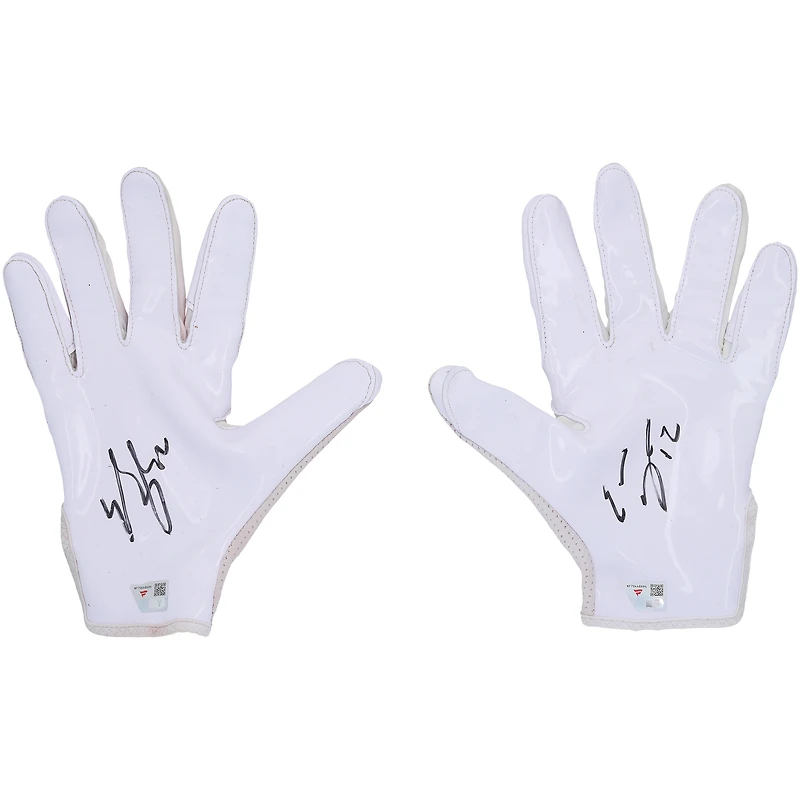 Gants adidas blancs et rouges portés et autographiés par Emeka Egbuka (Buccaneers de Tampa Bay) lors de la saison NFL 2025-2026 - NF70448694-95