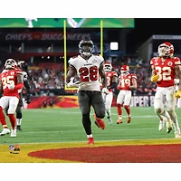 Photographie non signée de Leonard Fournette des Tampa Bay Buccaneers, touché LV du Super Bowl dans la zone buts